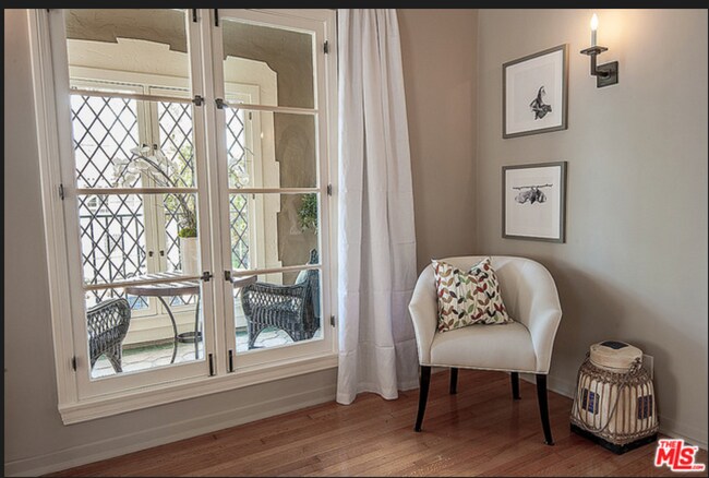 Building Photo - 148 S Orange Dr