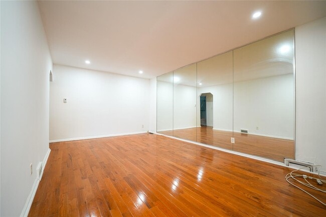 Building Photo - 1405 Burke Ave