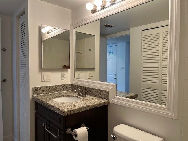 Building Photo - 18106 Glenmoor Dr