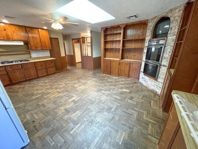 Building Photo - 770 Peyton Dr