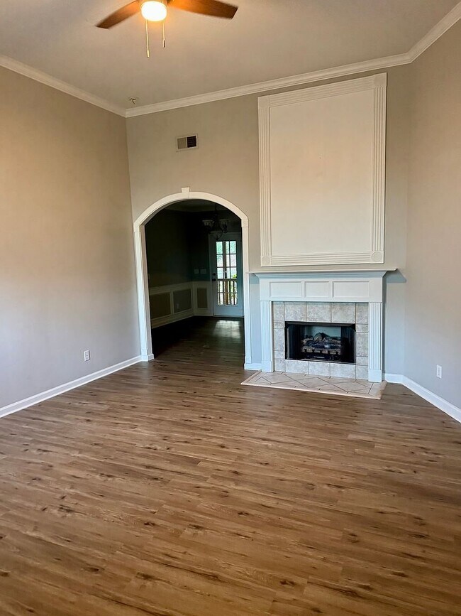 Building Photo - 1601 Deer Valley Dr
