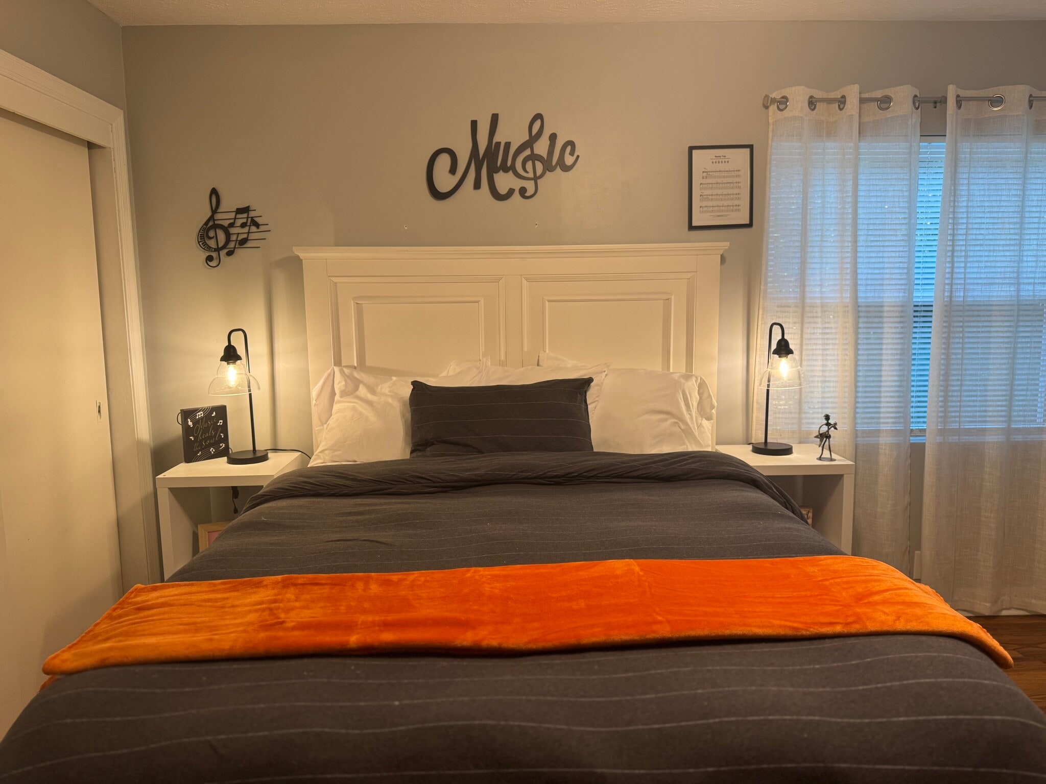 Comfortable second bedroom — Queen size bed ideal as a guest room - 1117 Henrietta Dr