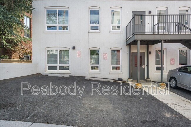 Building Photo - 2422 17th St NW