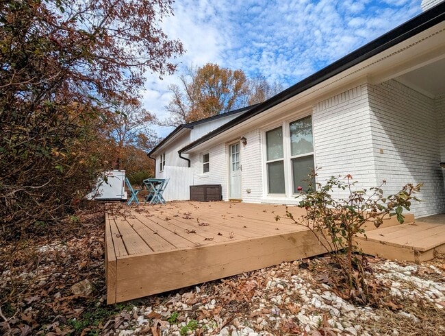 Building Photo - DUPLEX-Upstairs Unit | 3 Bedroom 2 Bathroo...