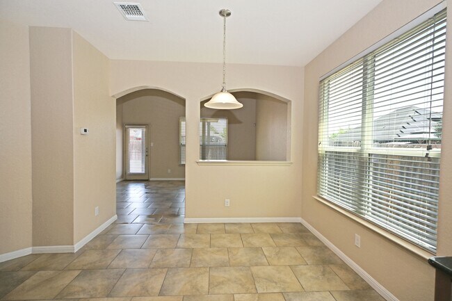 Building Photo - 2231 Hawk Dr