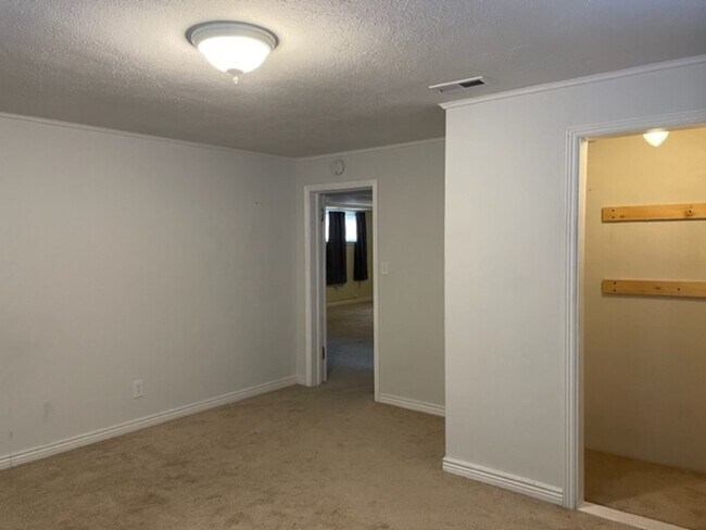 Building Photo - Southwest