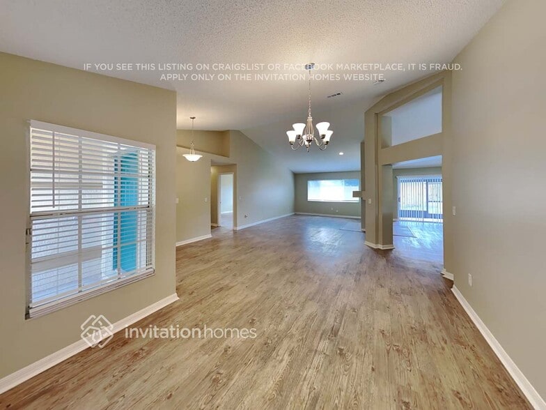 Building Photo - 1054 Providence Ln