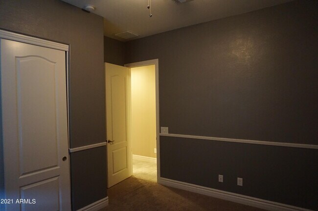 Building Photo - 4287 E Yellowstone Pl