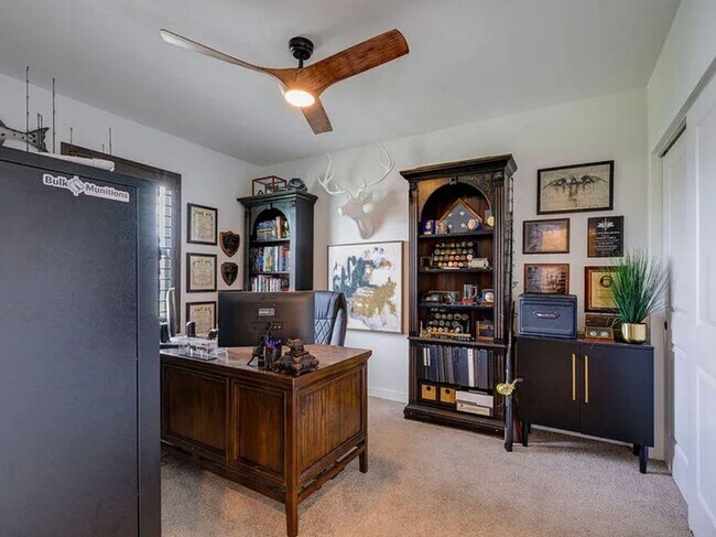 Building Photo - 3 Bedroom 2.5 Bathroom Townhome with 2 Car...