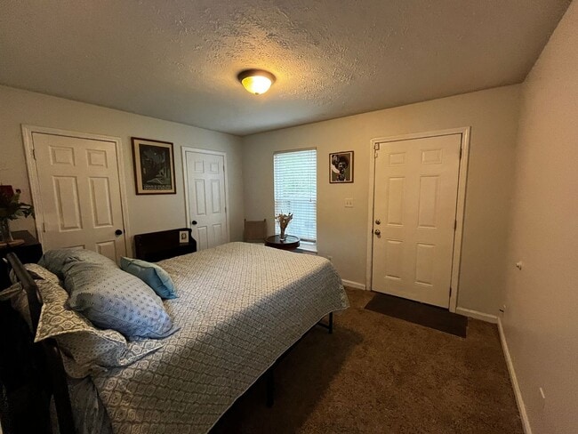 Building Photo - FURNISHED 2-BED w/OFFICE IN SHELBY PARK