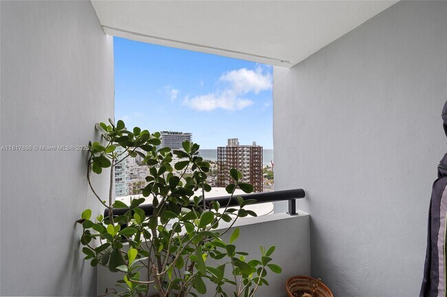 Building Photo - 3200 Collins Ave