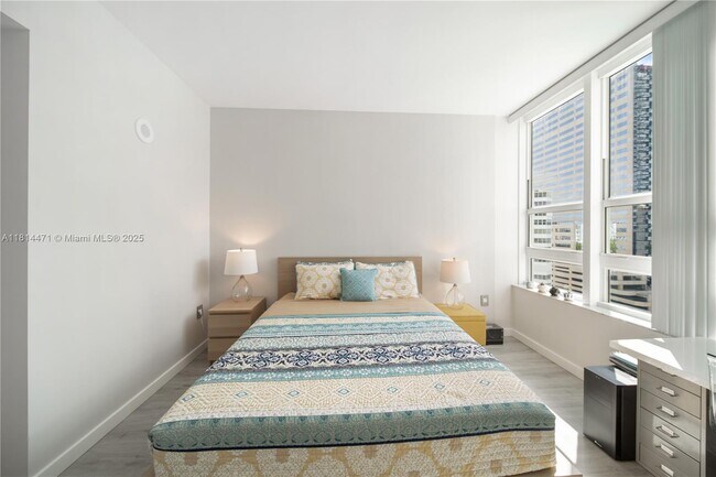 Building Photo - 950 Brickell Bay Dr
