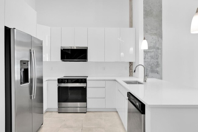 Building Photo - 300 S Australian Ave