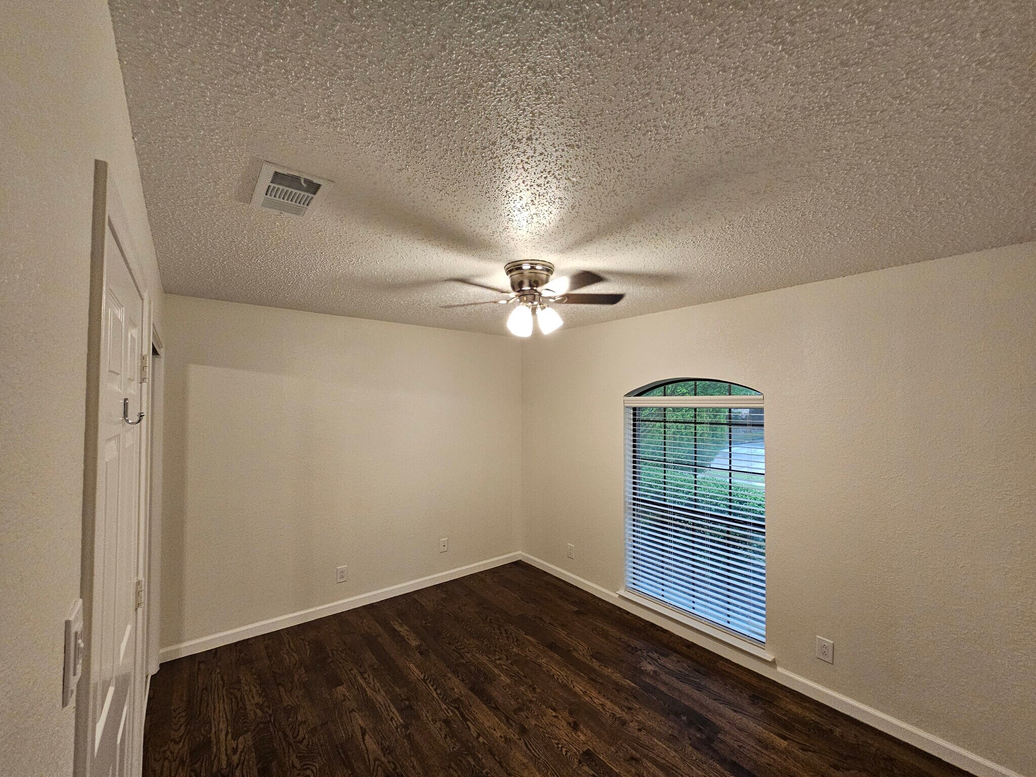 Building Photo - 224 Simmons Dr