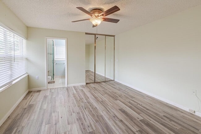 Building Photo - 3261 SW Sunset Trace Cir