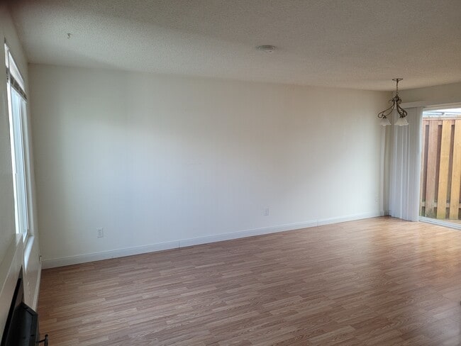 Living and Dinning Area - 4795 Clarence Ct SE