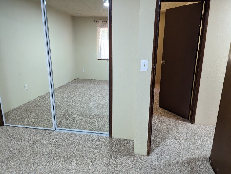 Building Photo - 7 Mitchell Ct