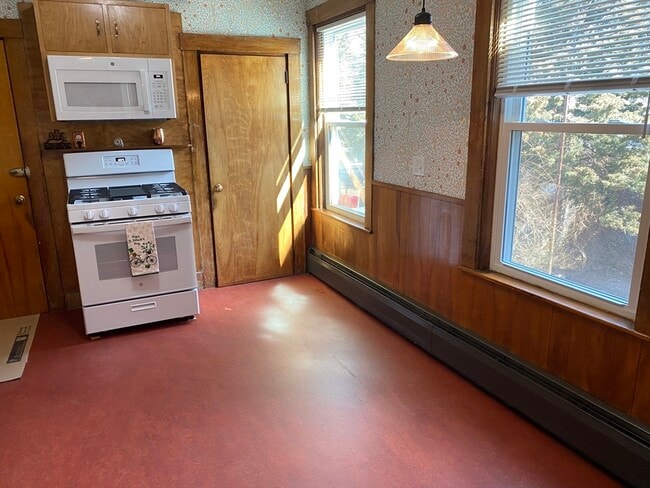 Building Photo - 230 W Fifth St