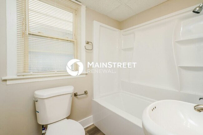 Building Photo - 3 Bedroom Pet-Friendly Home in Louisville,...