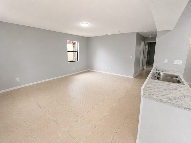 Building Photo - 38214 7th Ave