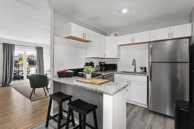 Building Photo - 516 Splitlog Ave