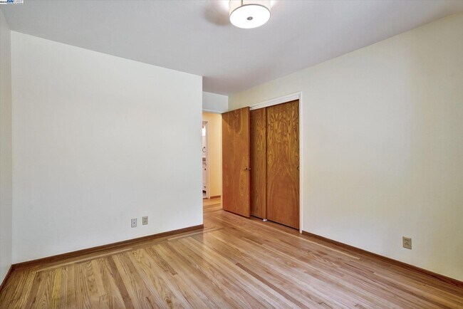 Building Photo - 613 Huntleigh Dr