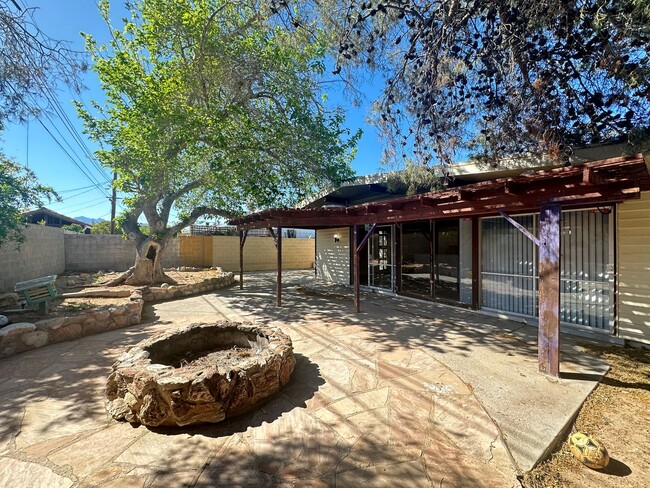 Building Photo - Washington & Jones