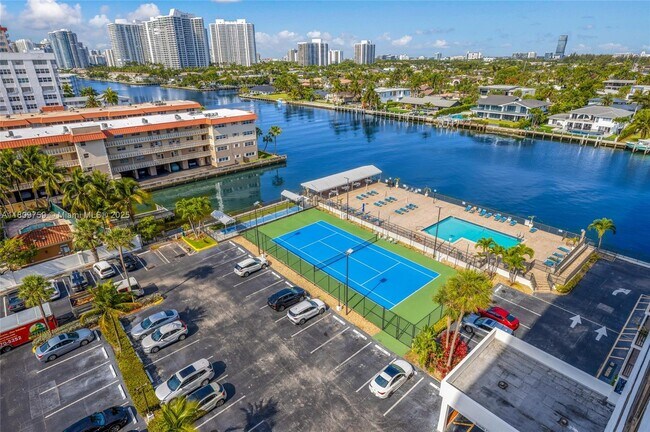 Building Photo - 2017 S Ocean Dr