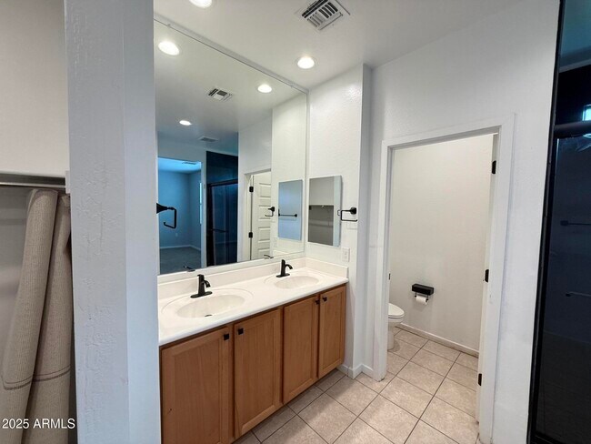 Building Photo - 336 W Tenia Trail