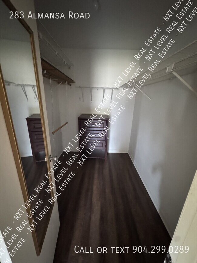 Building Photo - 283 Almansa Rd