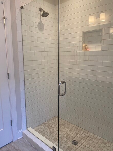 Master walk-in shower - 1507 Washington St