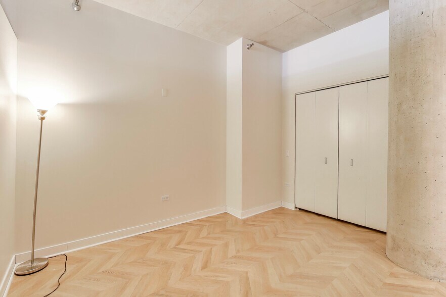 Building Photo - 720 N Larrabee St