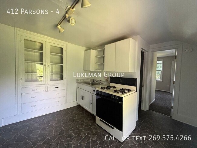 Building Photo - 412 Parsons-4