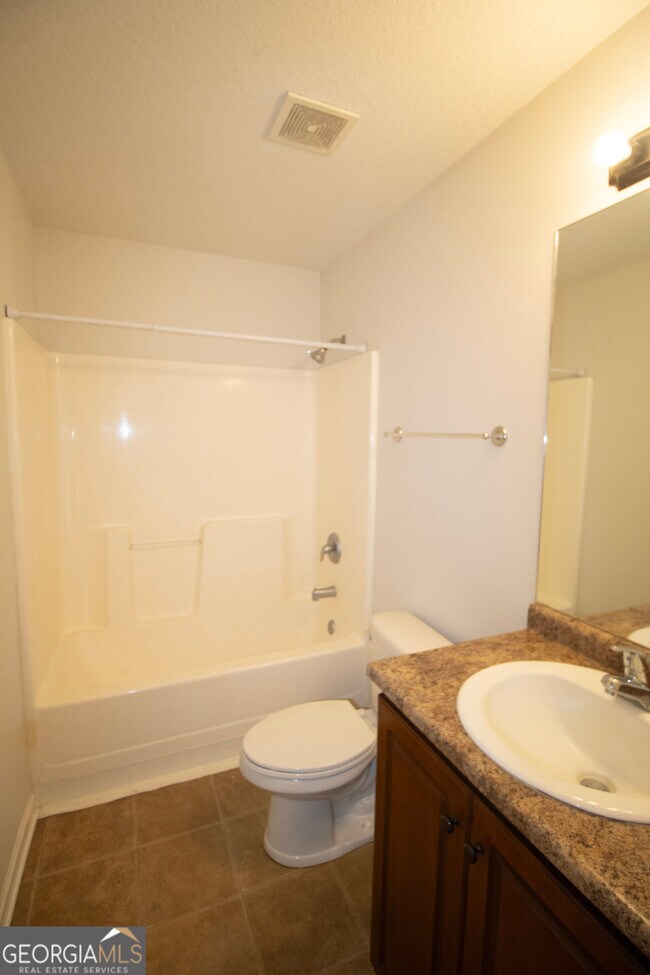 Building Photo - 206 N Bridgeport Dr