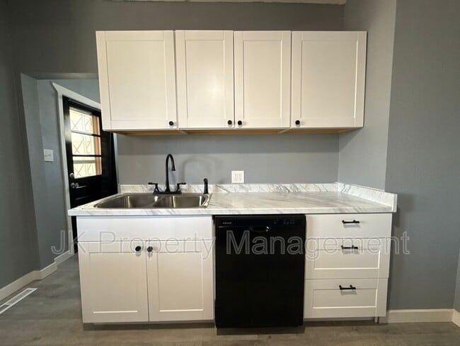 Building Photo - 1512 3rd Ave N