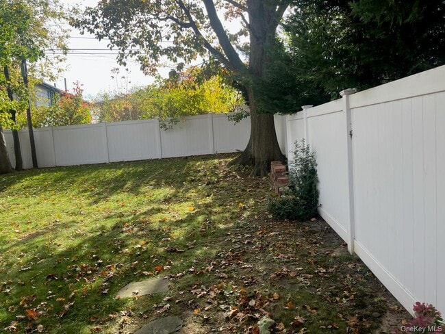 Building Photo - 152-44 12th Ave