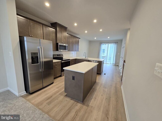 Building Photo - 4928 Dunhaven Dr