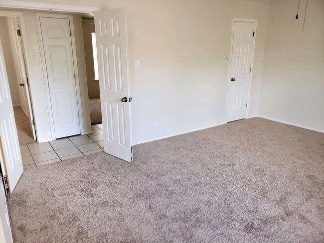 Building Photo - Spacious three-bedroom home for rent!