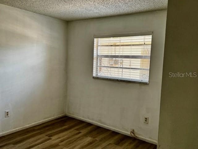 Building Photo - 3073 Pine Tree Ave