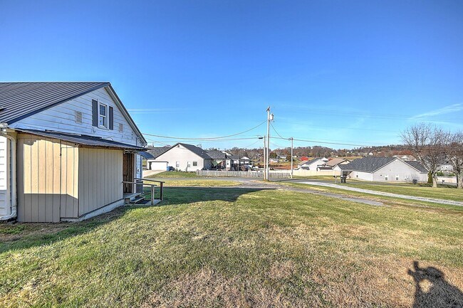 Building Photo - 1408 W College St