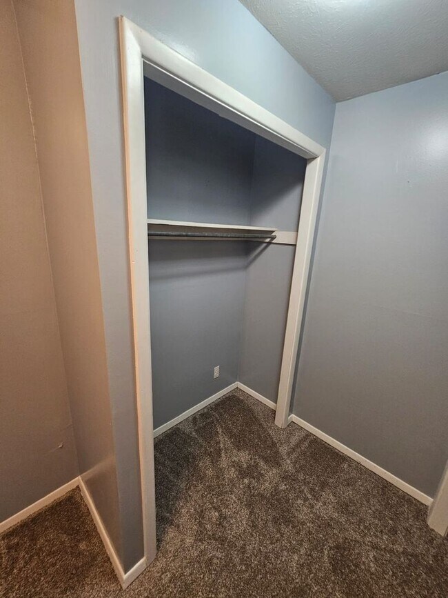 Building Photo - Spacious 3-Bedroom, 2-Bath South Euclid Home!