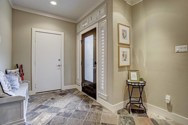 Building Photo - 246 Detering St