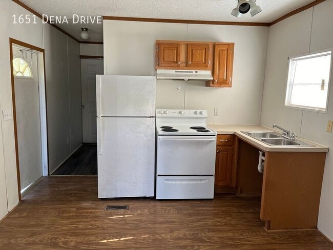 Primary Photo - 1651 Dena Dr