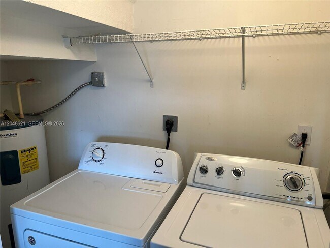 Building Photo - 1581 SE 31st Ct