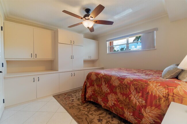 Building Photo - 820 S Hollybrook Dr