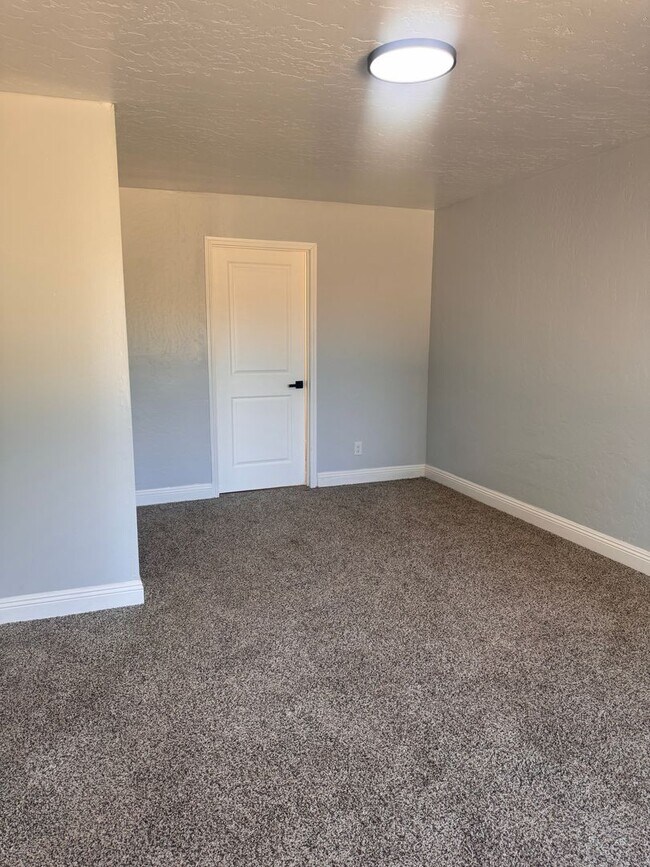 Building Photo - Single Family Home