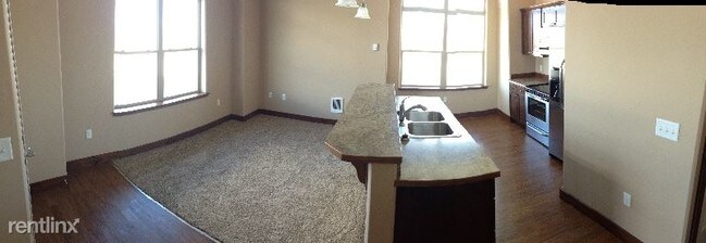Building Photo - 2 br, 1 bath Condo - 2890 Overlook Blvd
