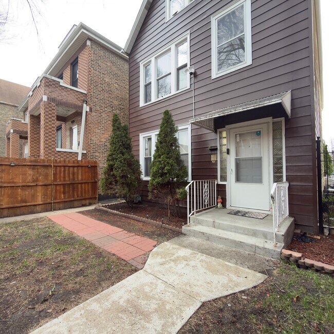 Building Photo - 4232 S California Ave