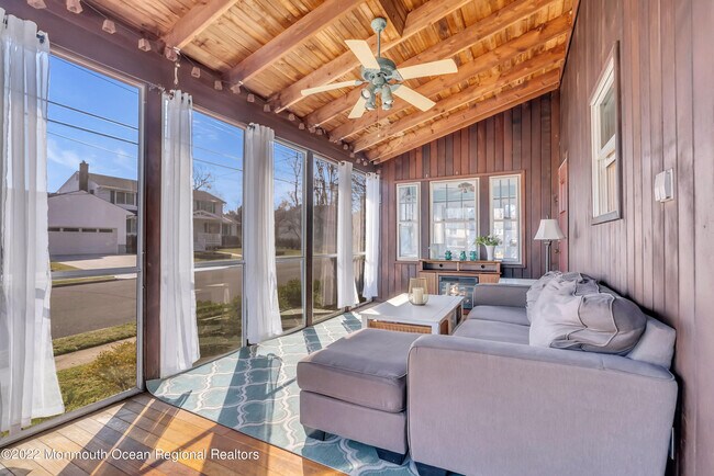 Building Photo - 102 Dixon Ave