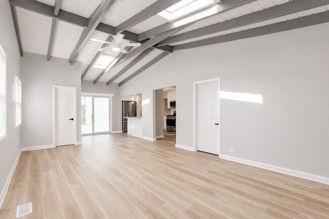 Building Photo - 7777 Ramsgate Cir S